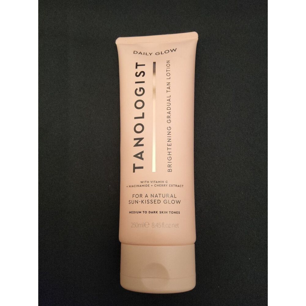 TANOLOGIST DAILY GLOW BRIGHTENING GRADUAL TAN LOTION WITH VITAMIN C 8.45fl Oz